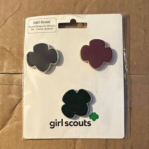 Girl Scouts Trefoil Magnetic Brooch Set
